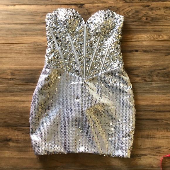 Dresses & Skirts - Stunning sequin and beaded mini dress lace up sz M